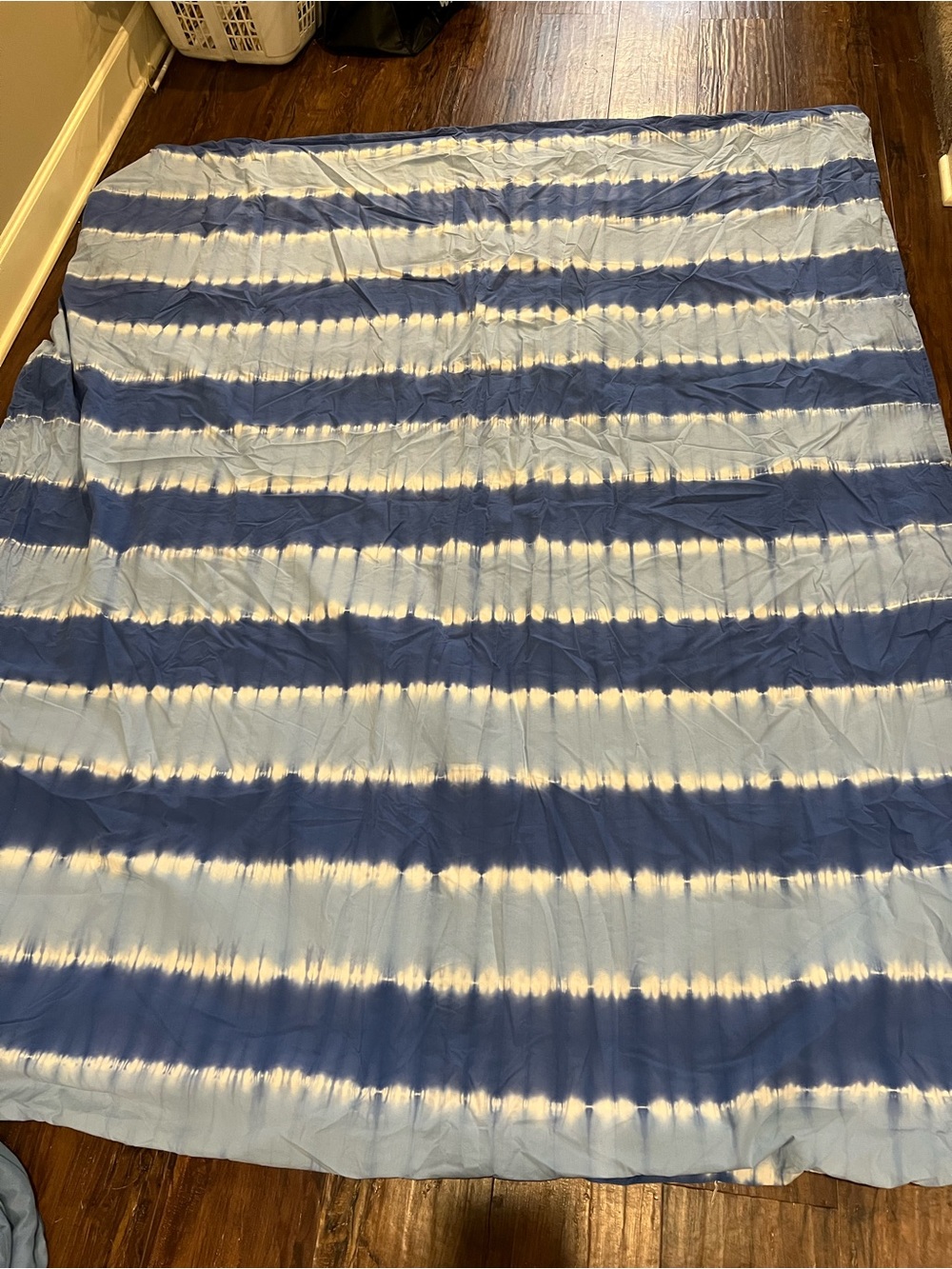 Pottery Barn Kids Tie Dye Blue and White Striped Twin Duvet Cover - Picture 10 of 11
